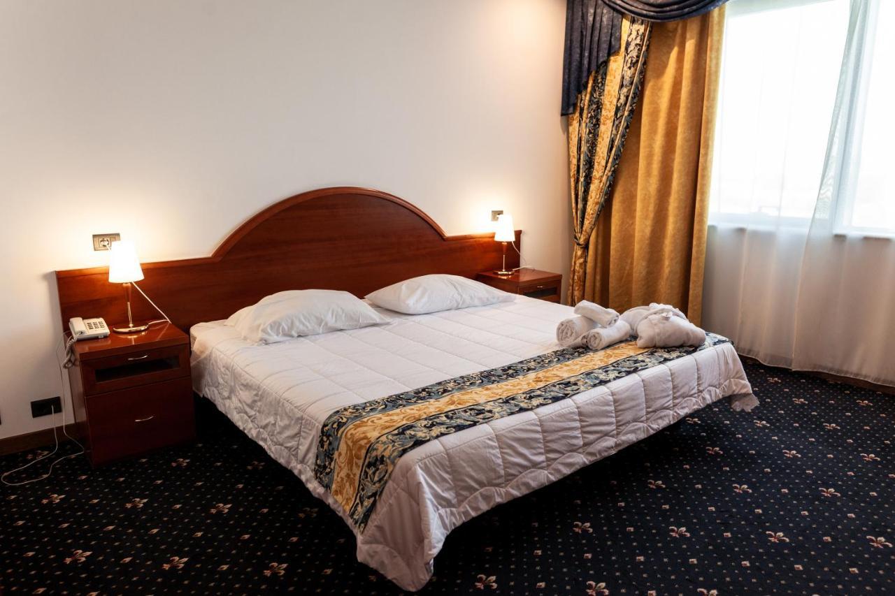 River Palace Hotel Atyrau Bagian luar foto
