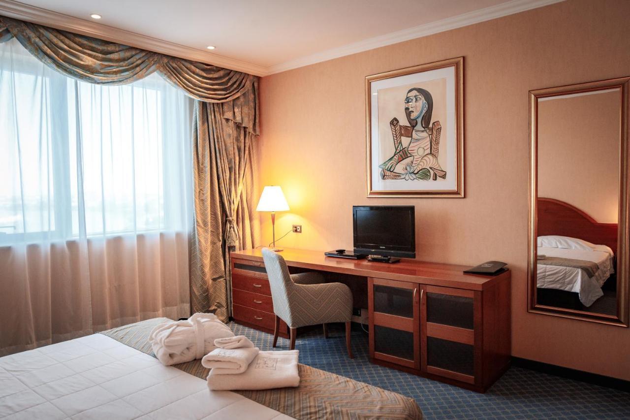 River Palace Hotel Atyrau Bagian luar foto