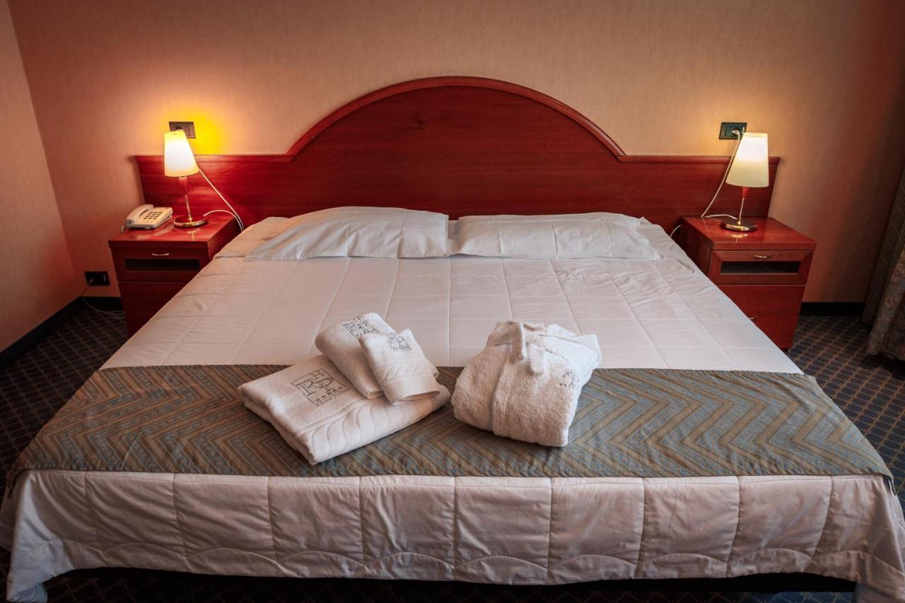 River Palace Hotel Atyrau Bagian luar foto