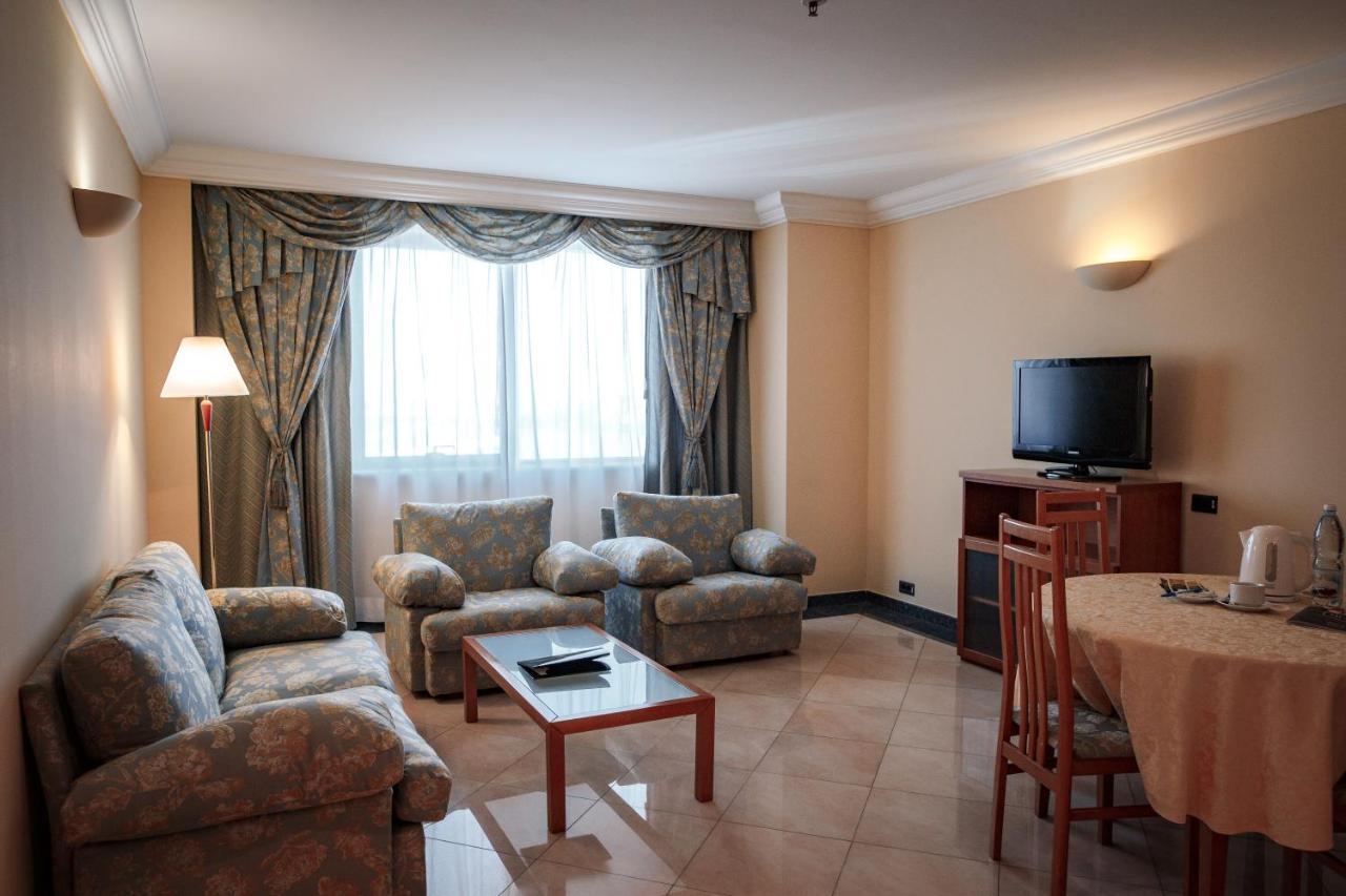 River Palace Hotel Atyrau Bagian luar foto