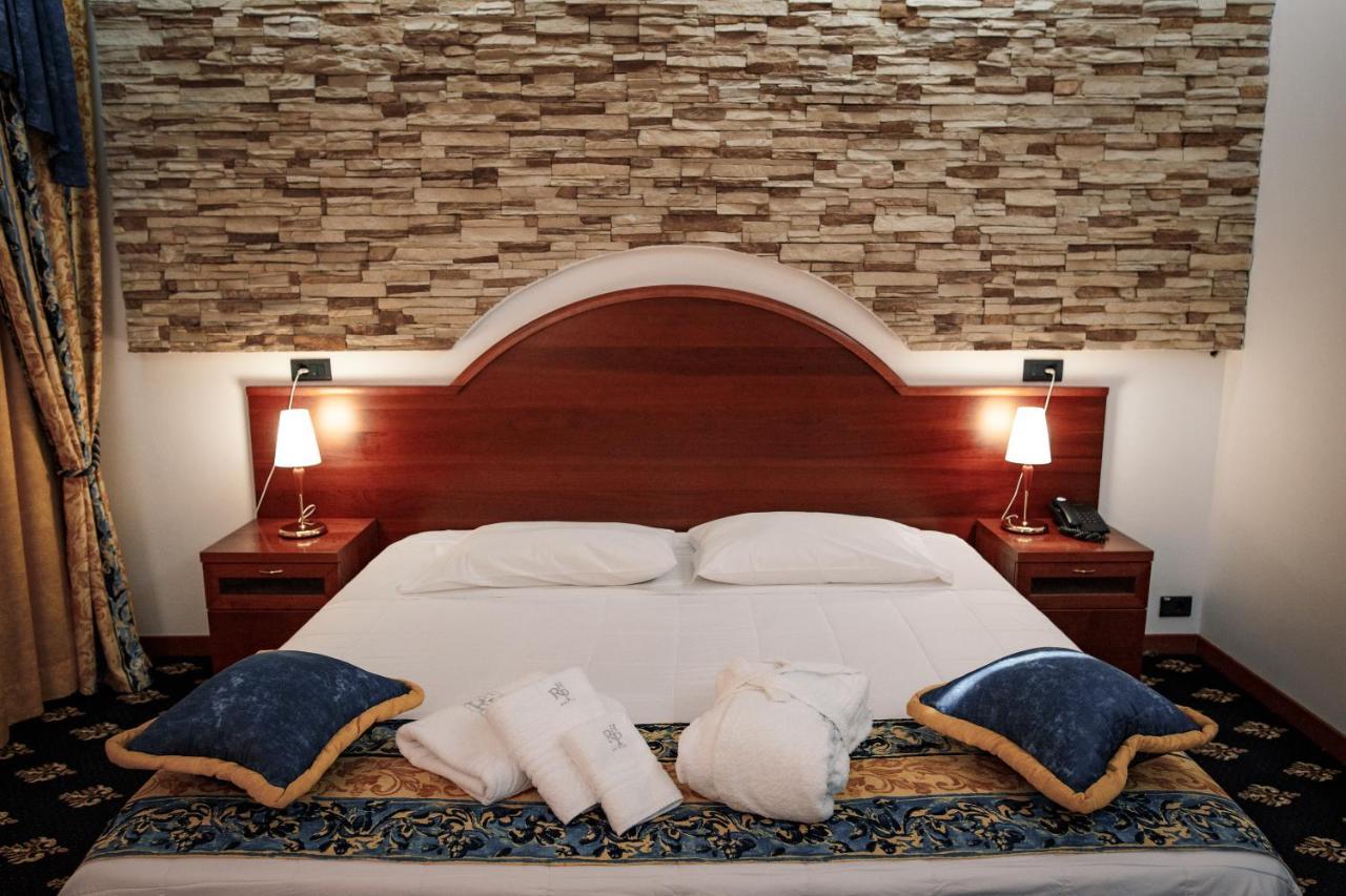 River Palace Hotel Atyrau Bagian luar foto