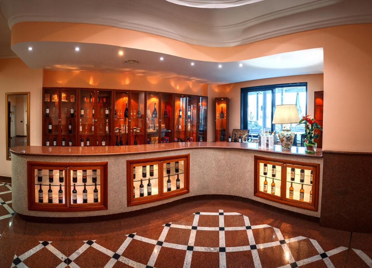 River Palace Hotel Atyrau Bagian luar foto