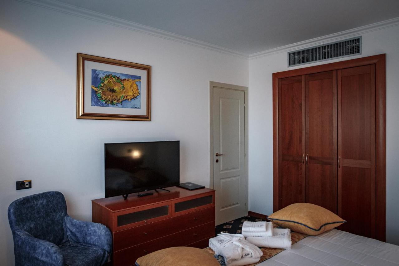 River Palace Hotel Atyrau Bagian luar foto