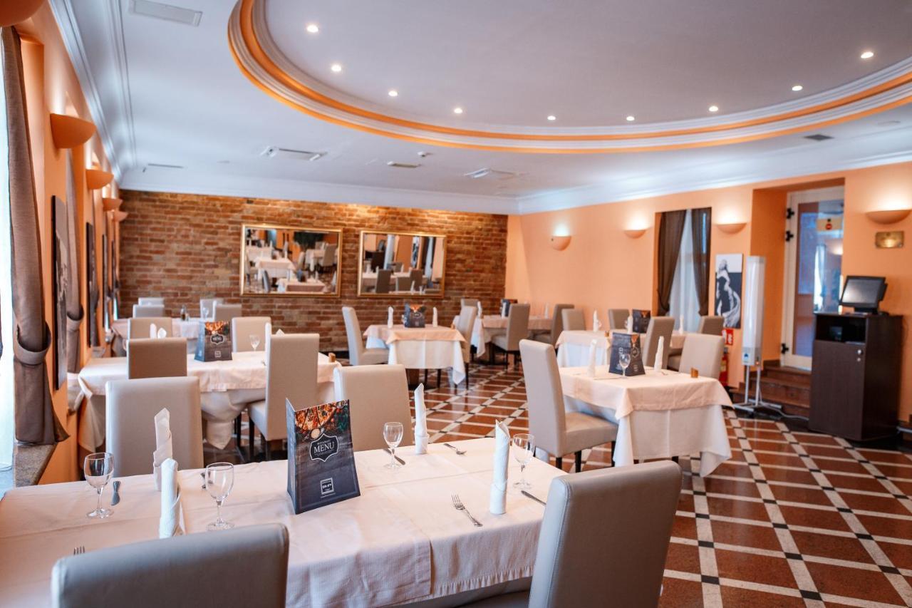 River Palace Hotel Atyrau Bagian luar foto