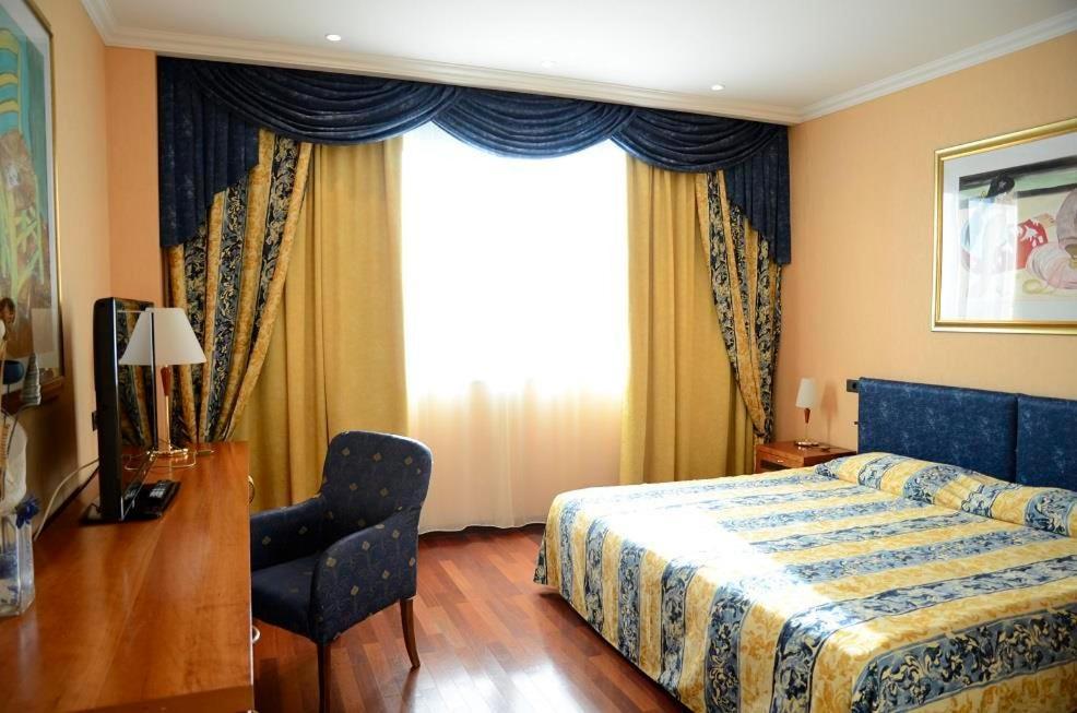 River Palace Hotel Atyrau Ruang foto